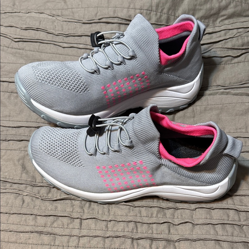 Stylish Gray and Pink Women's Sneakers